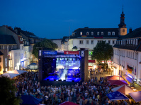 Altstadtfest: Blick auf die Bühne am St. Johanner Markt