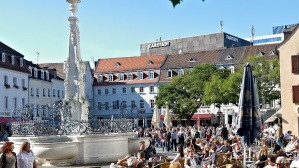 St. Johanner Markt mit Brunnen