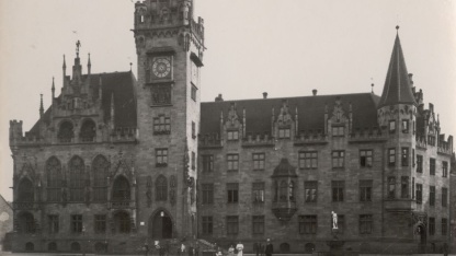 Historische Aufnahme des Rathauses St. Johann