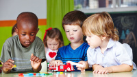 Spielende Kinder (Foto: Robert Kneschke/fotolia)