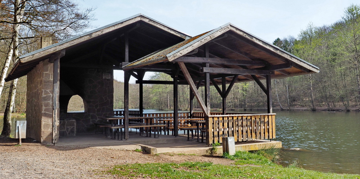 Grillhütte am Burbacher Waldweiher