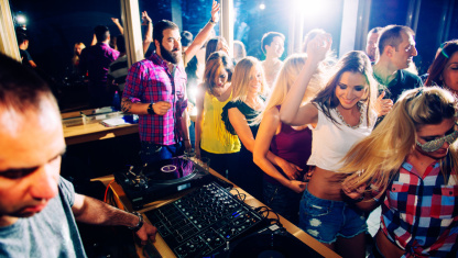 Clubbing © clownbusiness_Fotolia.com