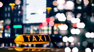 Taxi am Saarbrücker Hauptbahnhof (Foto: Steven Gläser)