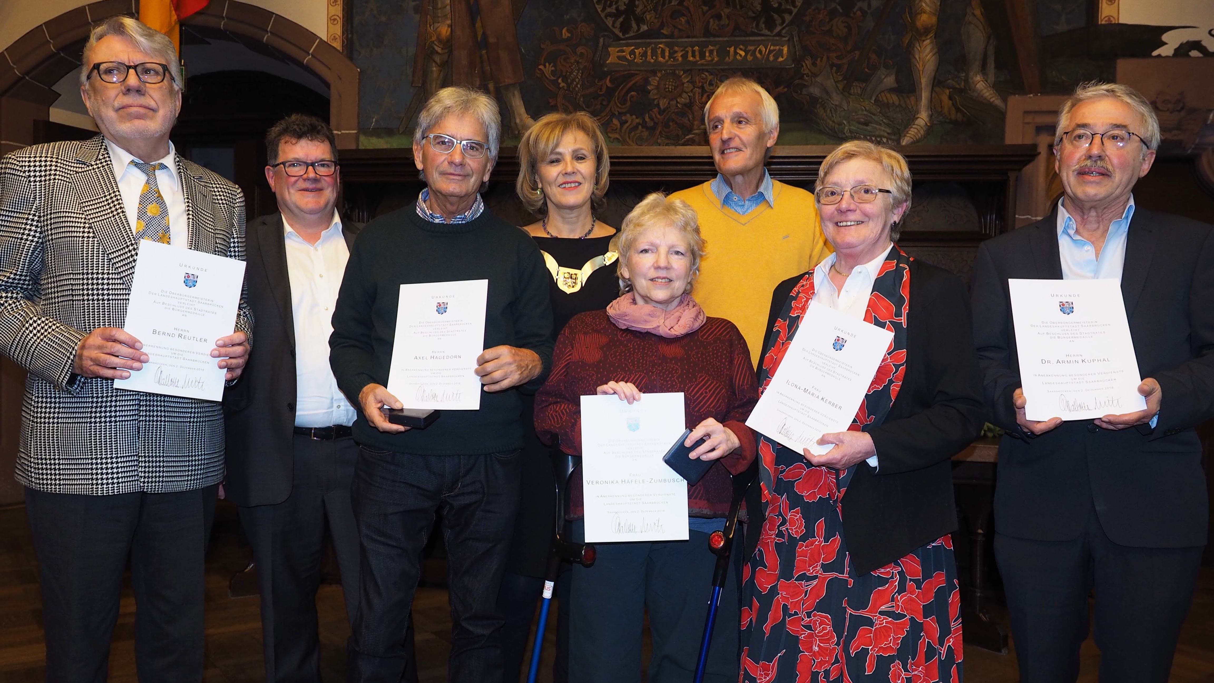 Von links: Bernd Reutler, Stephan Manstein, Axel Hagedorn, OB Charlotte Britz, Veronika Häfele-Zumbusch, Wolfgang Edlinger, Ilona-Maria Kerber, Dr. Armin Kuphal
