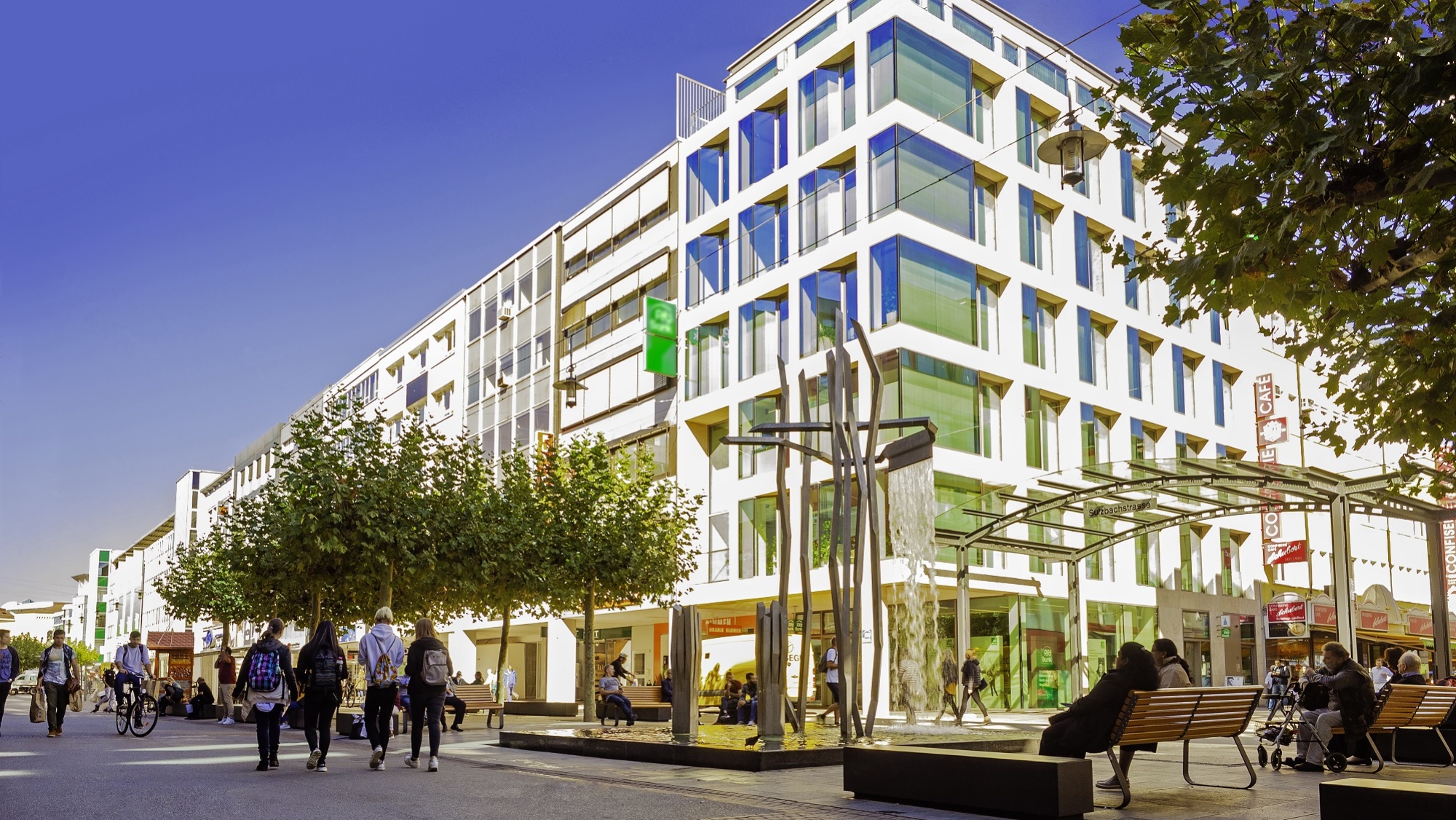 Bahnhofstraße: Einkaufsmeile in Saarbrücken