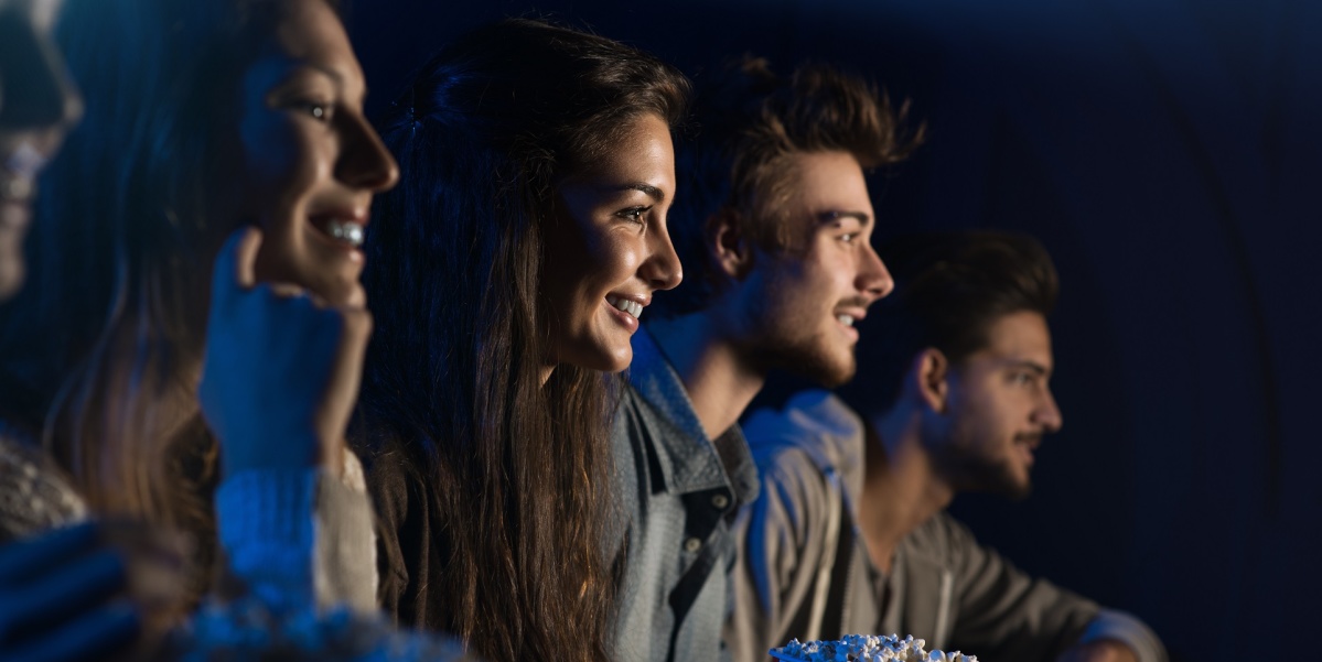 Junge Menschen im Kino (Foto: Stock-Asso/shutterstock)