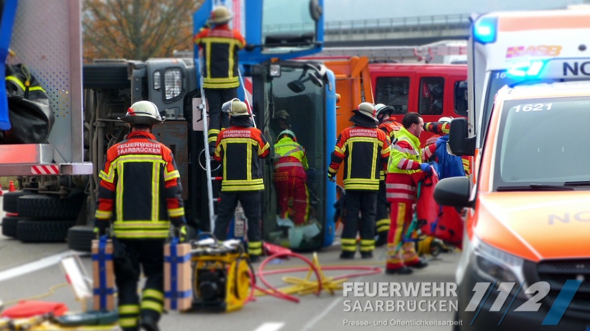 Bild: Feuerwehr - LKW Unfall BAB 620 Güdingen
