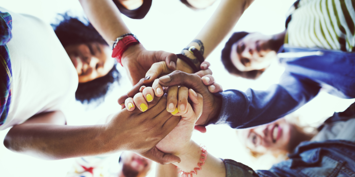 Jugendliche (Foto: Shutterstock/Rawpixel)