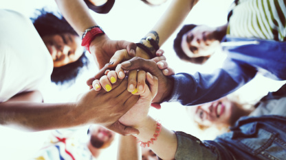 Jugendliche (Foto: Shutterstock/Rawpixel)