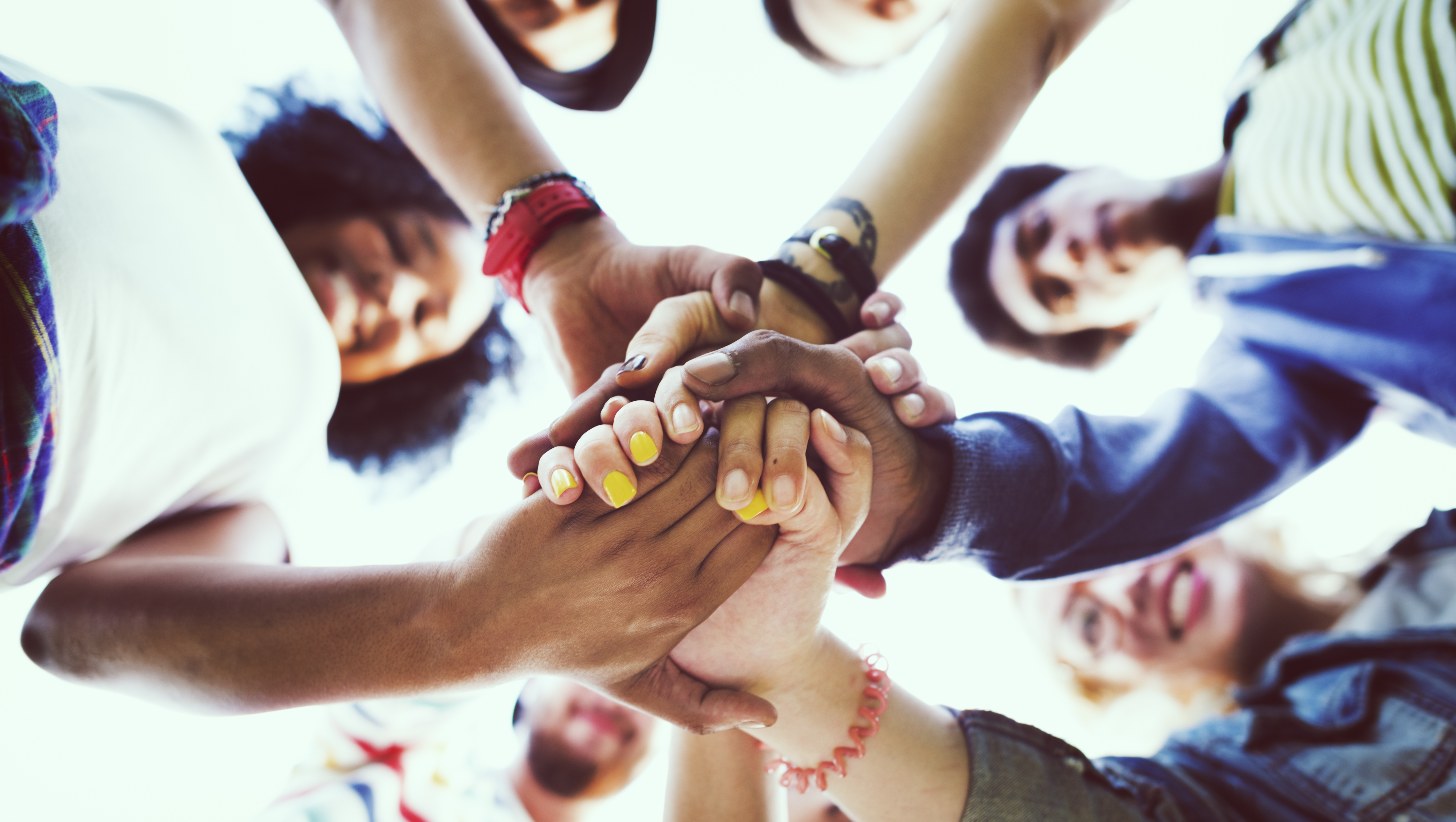 Jugendliche (Foto: Shutterstock/Rawpixel)