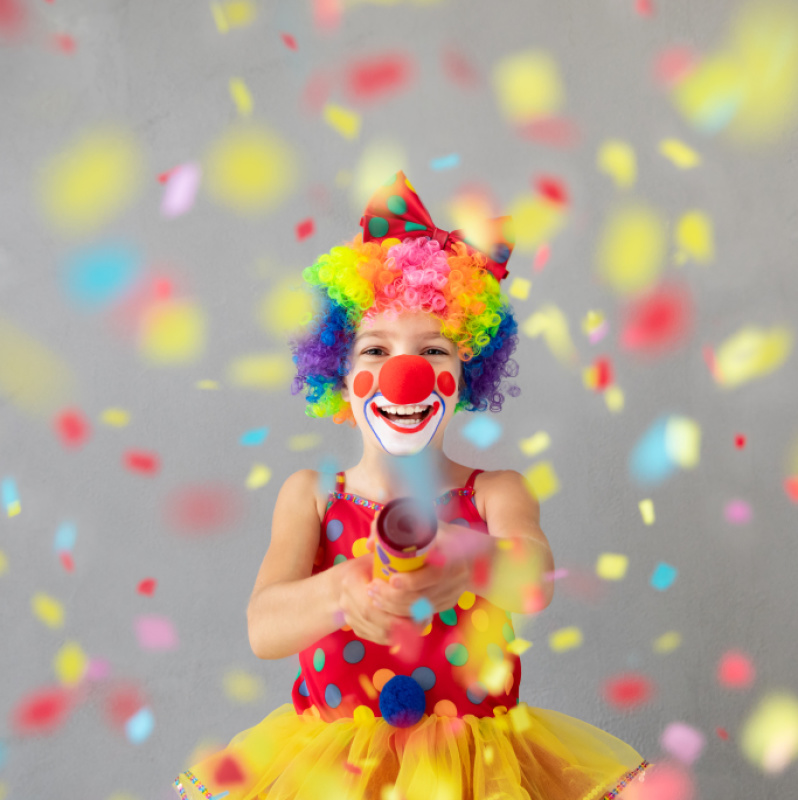 Verkleidetes Kind zu Faasend