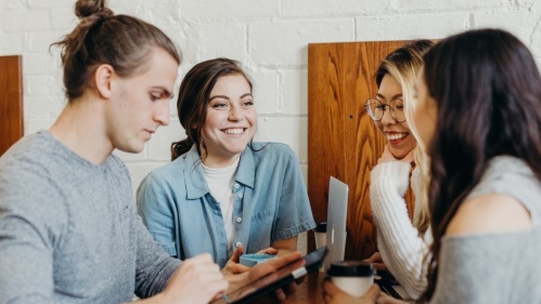 Studierende diskutieren