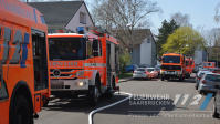 Einsatzfahrzeuge füllen die Kalmannstraße Wohnungsbrand fordert Feuerwehr
