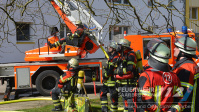 Wohnungsbrand fordert Feuerwehr