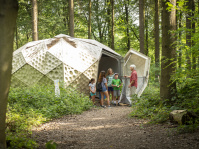 Familien im Urwald vor den Toren der Stadt