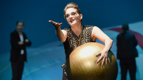 Glück. Revue des Saarländischen Staatstheaters Glück. Revue des Saarländischen Staatstheaters