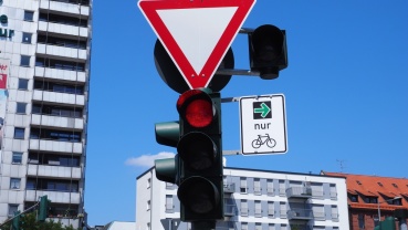 Stadt bekommt Grünpfeil für Radfahrende Image