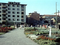 Unweit der Staatskanzlei am Ludwigsplatz, dem Dienstsitz des Ministerpräsidenten, gestaltete die Landeshauptstadt 1958 die Stengel-Anlage. 