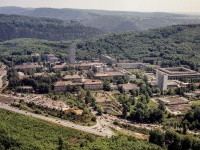 Die Landesregierung baute in den 1960er Jahren die Universität des Saarlandes aus. Sie stärkte das urbane Saarbrücker Lebensgefühl und vor allem ab den 1980er Jahren entwickelte sie sich zu einem wichtigen Instrument des Strukturwandels.