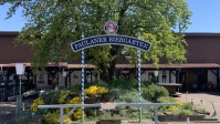 Das Gasthaus Wickersberger Hof in Ensheim liegt malerisch inmitten von Feldern und Wiesen