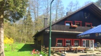 Die Wogbachtalhütte liegt im Ensheimer Gelösch, von hier aus geht es Wandern über den Premium-Wanderweg "Ensheimer Brunnenweg"