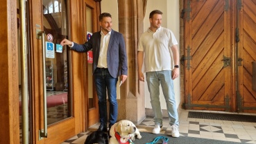 Start der Kampagne "Assistenzhund Willkommen" (Quelle: LHS) Image