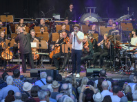 Impressionen vom Kultstadtfest-Samstag 2022: Max Mutzke und das Saarländische Staatsorchester 