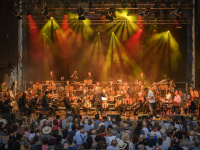 Impressionen vom Kultstadtfest-Samstag 2022: Max Mutzke und das Saarländische Staatsorchester 