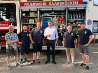 OB Conradt mit den Feuerwehrleuten aus Altenkessel beim Fest am 17. Juni