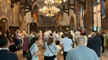 Saarbrücken würdigt Eingebürgerte mit Feier in Festsaal Image