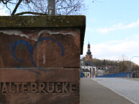 Aufgang der Alten Brücke am Tbilisser Platz