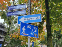 WCD: Schwerpunkt Schilder und Verkehrszeichen rund um den St. Johanner Markt und das Rathaus St. Johann