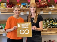 Ziel 12 "Nachhaltiger Konsum und Produktion": Barbara Meyer im Rettermarkt Rettich