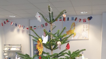 Europäischer Weihnachtsbaum des EUROPE DIRECT Saarbrücken (Quelle: Landeshauptstadt Saarbrücken/EUROPE DIRECT Saarbrücken) Image