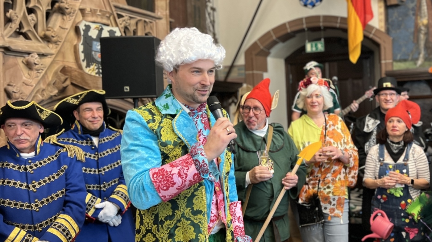 Übergabeverhandlungen im Rathaus-Festsaal 2023