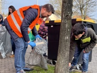 Uwe Conradt und Schüler der Turmschule Dudweiler - Saarland picobello 2023