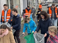 Uwe Conradt, Bauderzernent Patrick Berberich und Schüler der Turmschule Dudweiler - Saarland picobello 2023