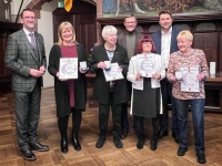 OB Conradt hat die Verleihung der Freiherr-vom-Stein-Madaille am 8. März im Rathausfestsaal an Christa Piper, Anita Morschette-Sarg, Claudia Willger, Gretl Haßdenteufel und Thomas Unold besucht. 