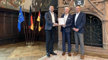 OB Conradt, Dr. Klaus Große und Joachim Moser (v.l.n.r.) mit dem GQA-Zertifikat Image