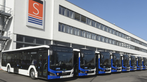 Busse Busse vor dem Saarbahngebäude