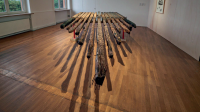 Kunstwerk im Museum, Holzinstallation