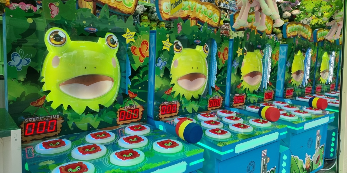 Eröffnung Maifest 2023: Neue Attraktion 'Crazy Frogs'