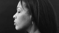Portrait Akosua Viktoria Adu-Sanyah Portrait von einer Frau, Künstlerin Schwarz und Weiss