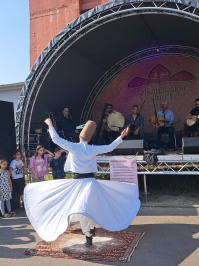 Sufi Tanz vor der Bühne
