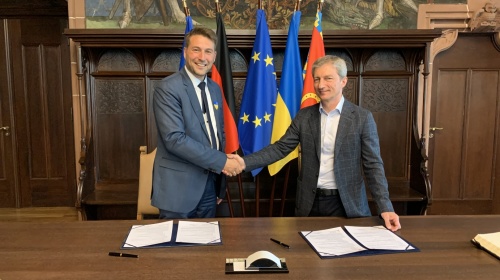 OB Conradt und Kowels Bürgermeister Tschaika unterzeichnen Vertrag zur Solidaritätspartnerschaft OB Conradt und Kowels Bürgermeister Tschaika unterzeichnen Vertrag zur Solidaritätspartnerschaft