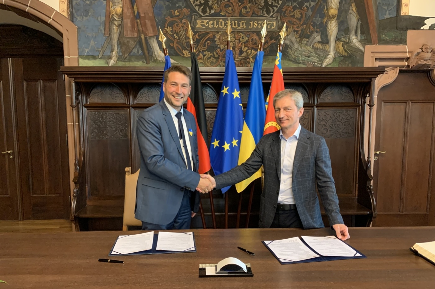 Lord Mayor Conradt and Mayor of Kowel Tschaika signed a partnership agreement