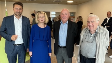 OB Uwe Conradt, Bildungsdezernentin Sabine Dengel, Roland Roth, Präsident der Communauté d'Agglomération Sarreguemines Confluences (CASC), und Jean-Claude Kratz, ATZ, Vizepräsident der CASC Image