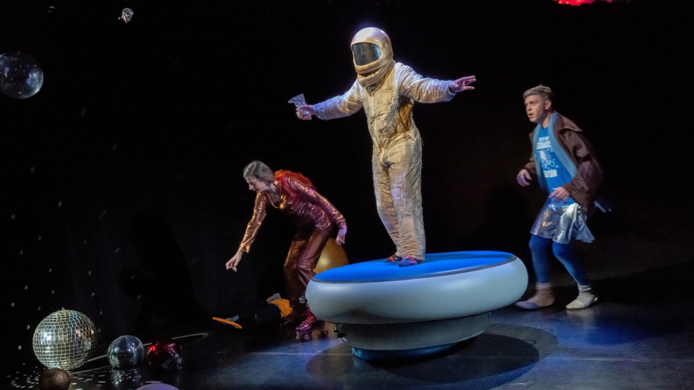 Szene aus „Kirschrotgalaxie“