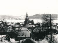 Blick auf die Stiftskirche St. Arnual im Schnee, um 1940