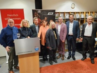 Oberbürgermeister Uwe Conradt bei der Verleihung des Bernhard-Schiff-Literaturpreises an Manon Hopf und Jan Thul in der Stadtbibliothek Saarbrücken